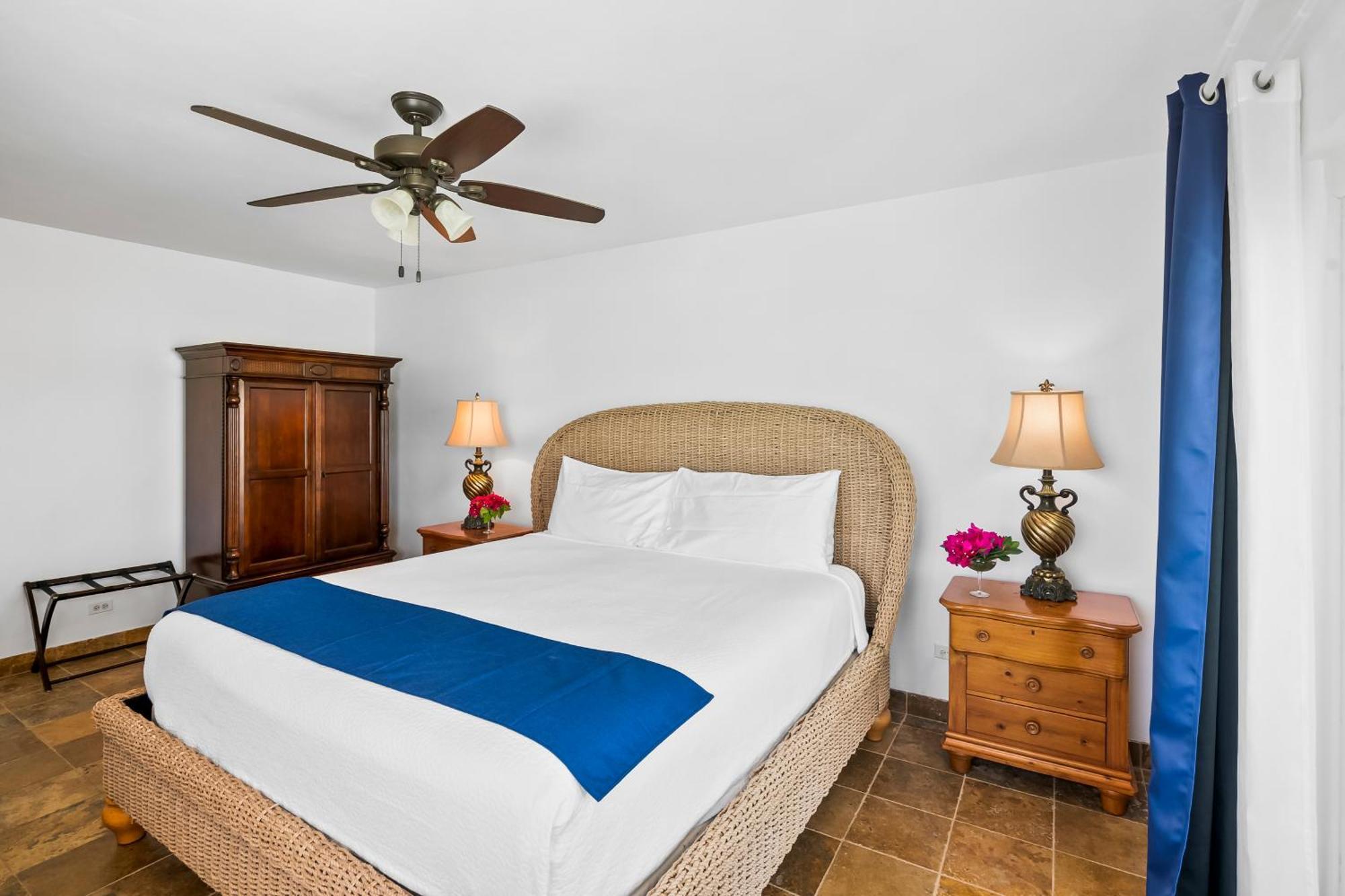 Augusta Bay Hotel George Town Eksteriør billede