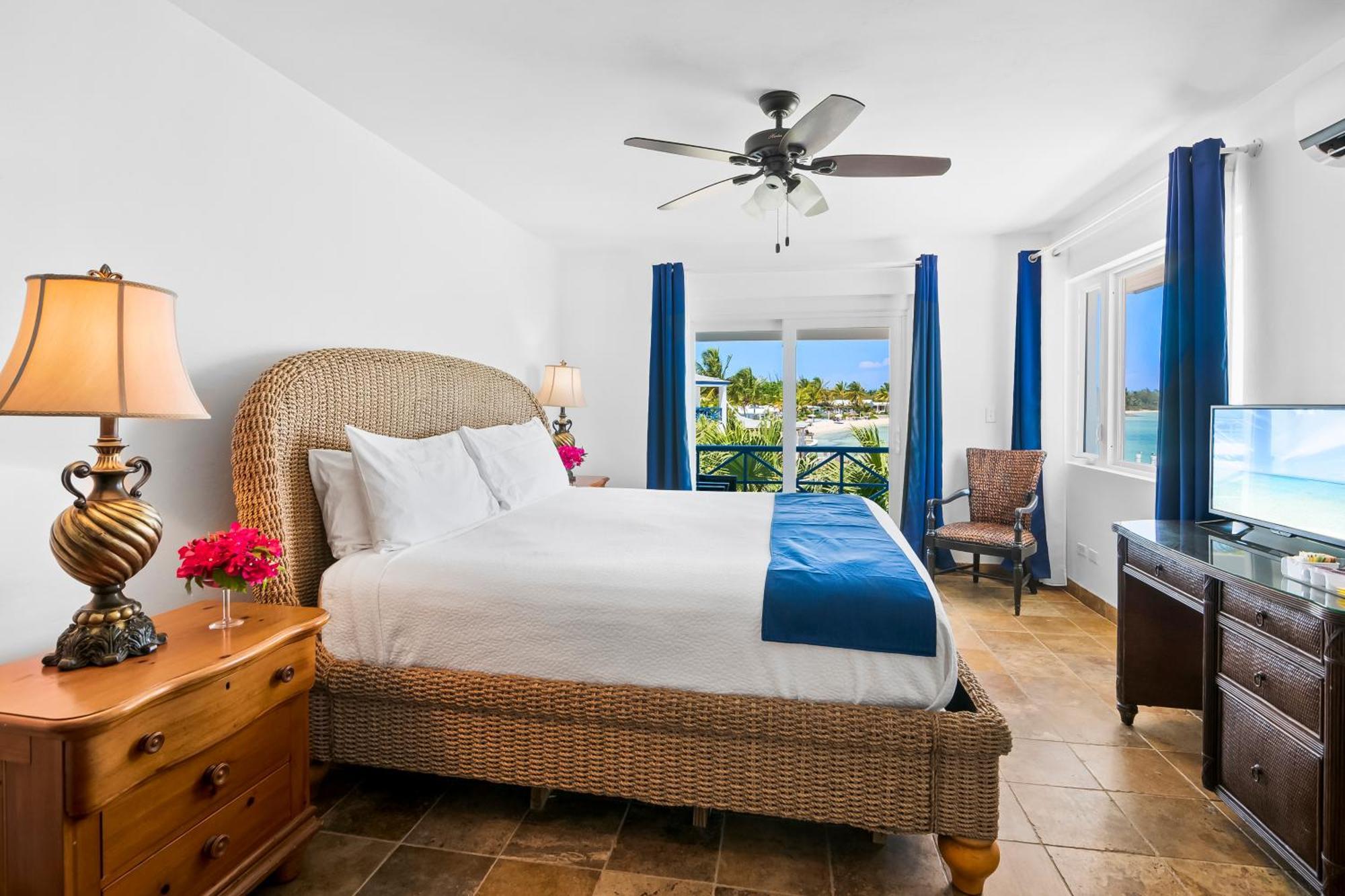 Augusta Bay Hotel George Town Eksteriør billede